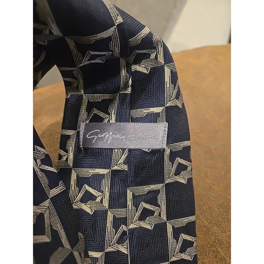 Geoffrey Beene Silk Tie Blk Gold Geometric Square Pattern Italian Fabric Classic